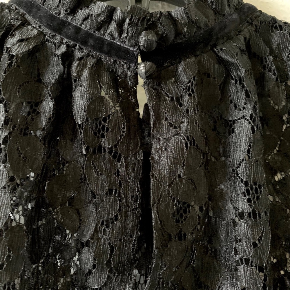 Turtle Neck Lace vest - Picture 4 of 5
